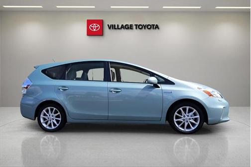 2014 Toyota Prius v Five