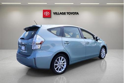 2014 Toyota Prius v Five