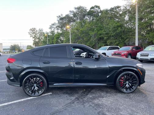 2022 BMW X6 M50i
