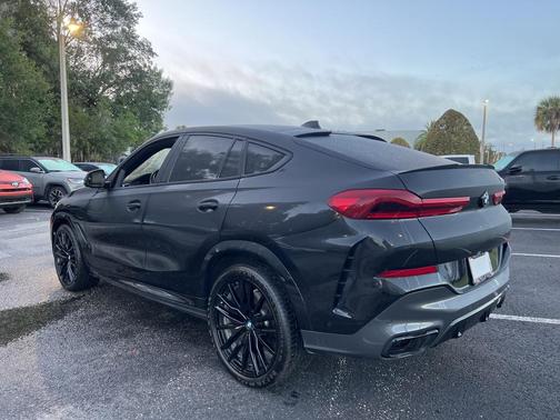 2022 BMW X6 M50i