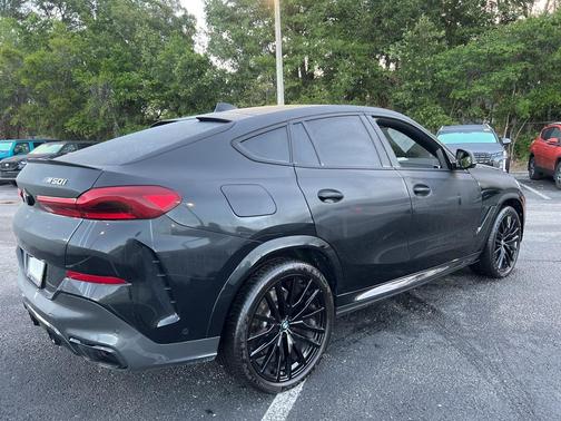 2022 BMW X6 M50i