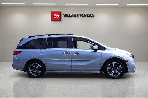 Lunar Silver Metallic 2018 Honda Odyssey Touring