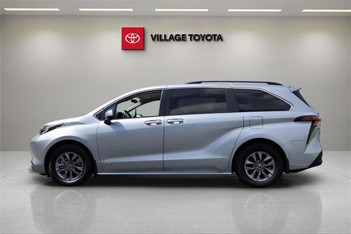 2021 Toyota Sienna LE