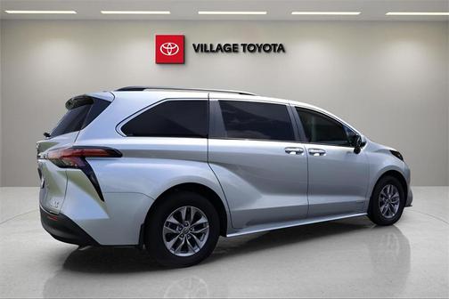 2021 Toyota Sienna LE