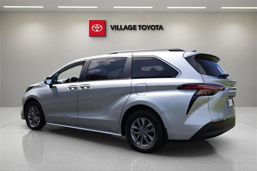 2021 Toyota Sienna LE