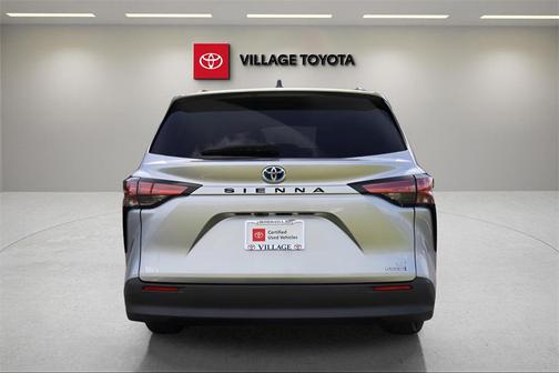 2021 Toyota Sienna LE