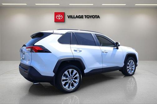 Wind Chill Pearl 2025 Toyota RAV4 XLE Premium