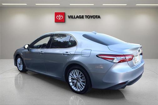 2020 Toyota Camry Hybrid XLE