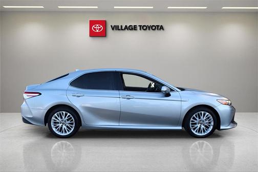 2020 Toyota Camry Hybrid XLE