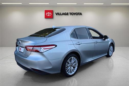 2020 Toyota Camry Hybrid XLE