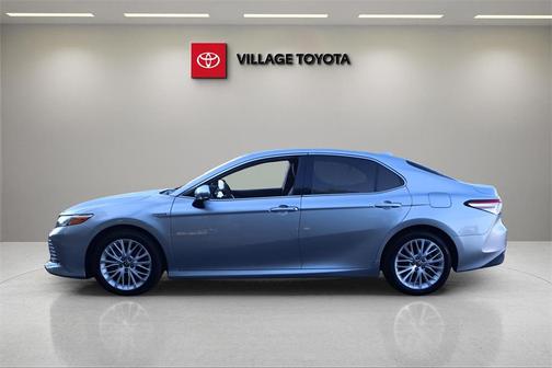 2020 Toyota Camry Hybrid XLE
