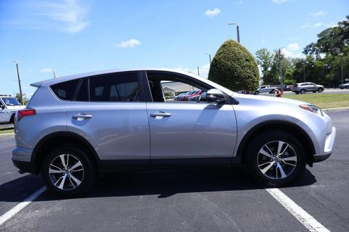 Silver Sky Metallic 2018 Toyota RAV4 XLE