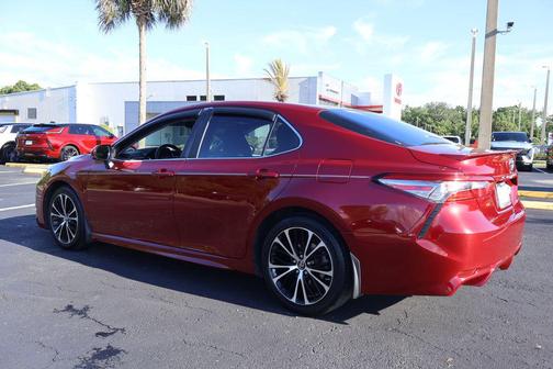 Pearl 2018 Toyota Camry SE