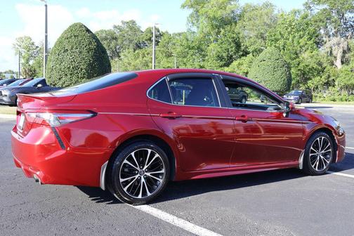 Pearl 2018 Toyota Camry SE