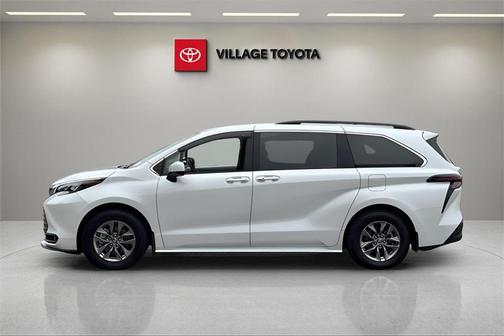 2025 Toyota Sienna XLE