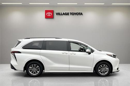 2025 Toyota Sienna XLE