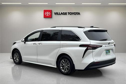 2025 Toyota Sienna XLE