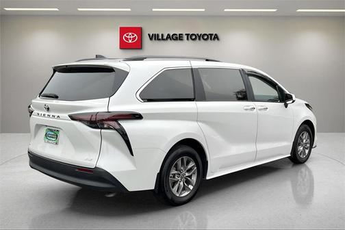2025 Toyota Sienna XLE