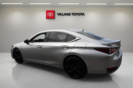 2024 Lexus ES 300h F SPORT Handling