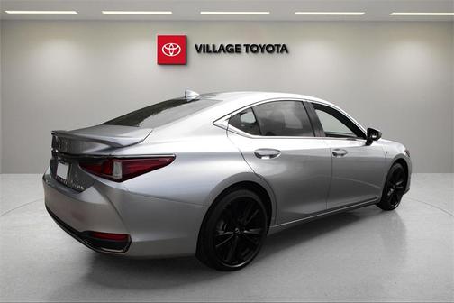 2024 Lexus ES 300h F SPORT Handling