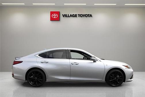 2024 Lexus ES 300h F SPORT Handling