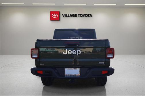 2022 Jeep Gladiator Overland