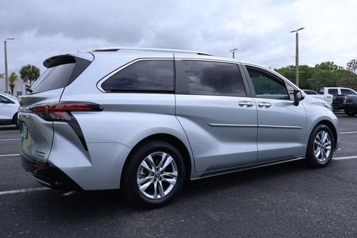 2022 Toyota Sienna Limited