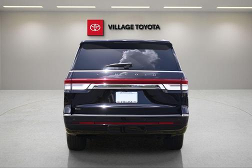 Infinite Black Metallic Clearcoat 2024 Lincoln Navigator Premiere