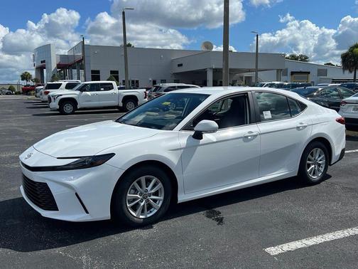 Ice 2026 Toyota Camry LE