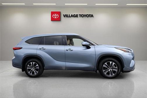 2022 Toyota Highlander Hybrid XLE