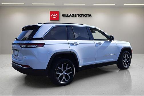 Bright White Clearcoat 2025 Jeep Grand Cherokee Limited