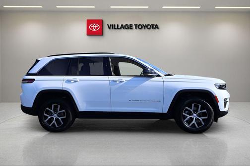 Bright White Clearcoat 2025 Jeep Grand Cherokee Limited