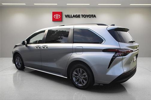 2023 Toyota Sienna XLE 8 Passenger
