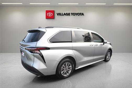 2023 Toyota Sienna XLE 8 Passenger