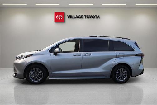 2023 Toyota Sienna XLE 8 Passenger