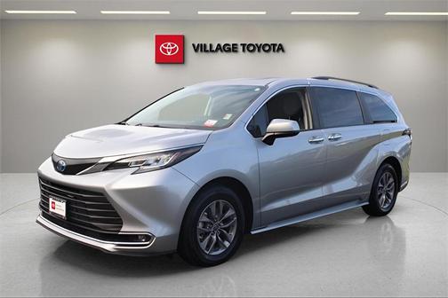 2023 Toyota Sienna XLE 8 Passenger