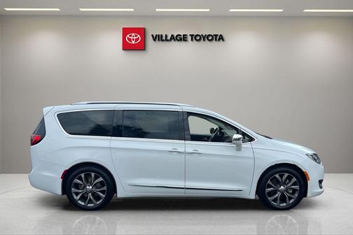 Bright White Clearcoat 2018 Chrysler Pacifica Limited