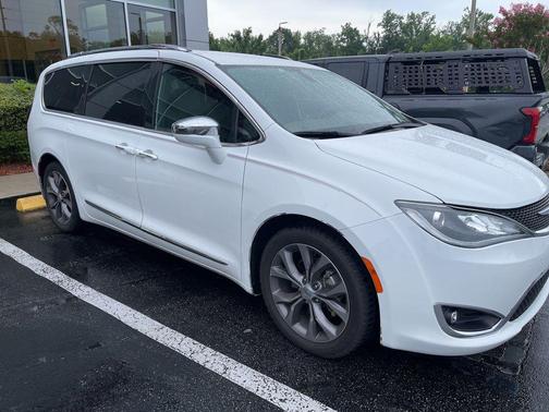 Bright White Clearcoat 2018 Chrysler Pacifica Limited