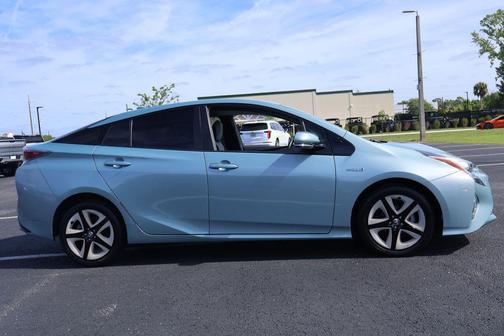 2016 Toyota Prius Four Touring