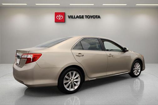 Creme Brulee Mica 2014 Toyota Camry XLE