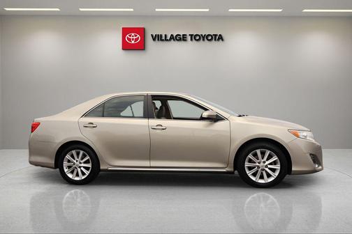 Creme Brulee Mica 2014 Toyota Camry XLE