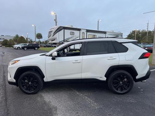 2022 Toyota RAV4 Hybrid SE