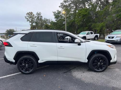 2022 Toyota RAV4 Hybrid SE