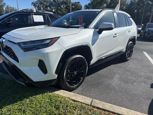 2022 Toyota RAV4 Hybrid SE