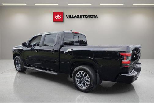 Super Black 2022 Nissan Frontier SV