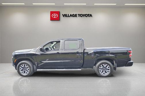 Super Black 2022 Nissan Frontier SV