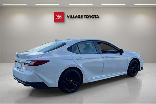 Ice Cap 2025 Toyota Camry SE