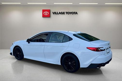 Ice Cap 2025 Toyota Camry SE