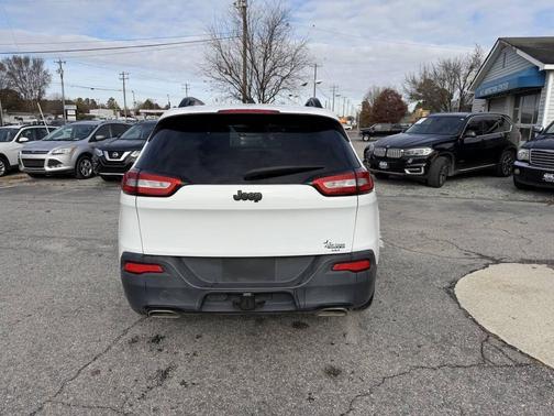 2017 Jeep Cherokee Sport