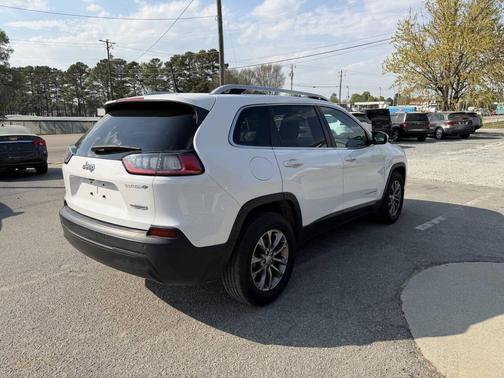 Bright White Clearcoat 2019 Jeep Cherokee Latitude Plus